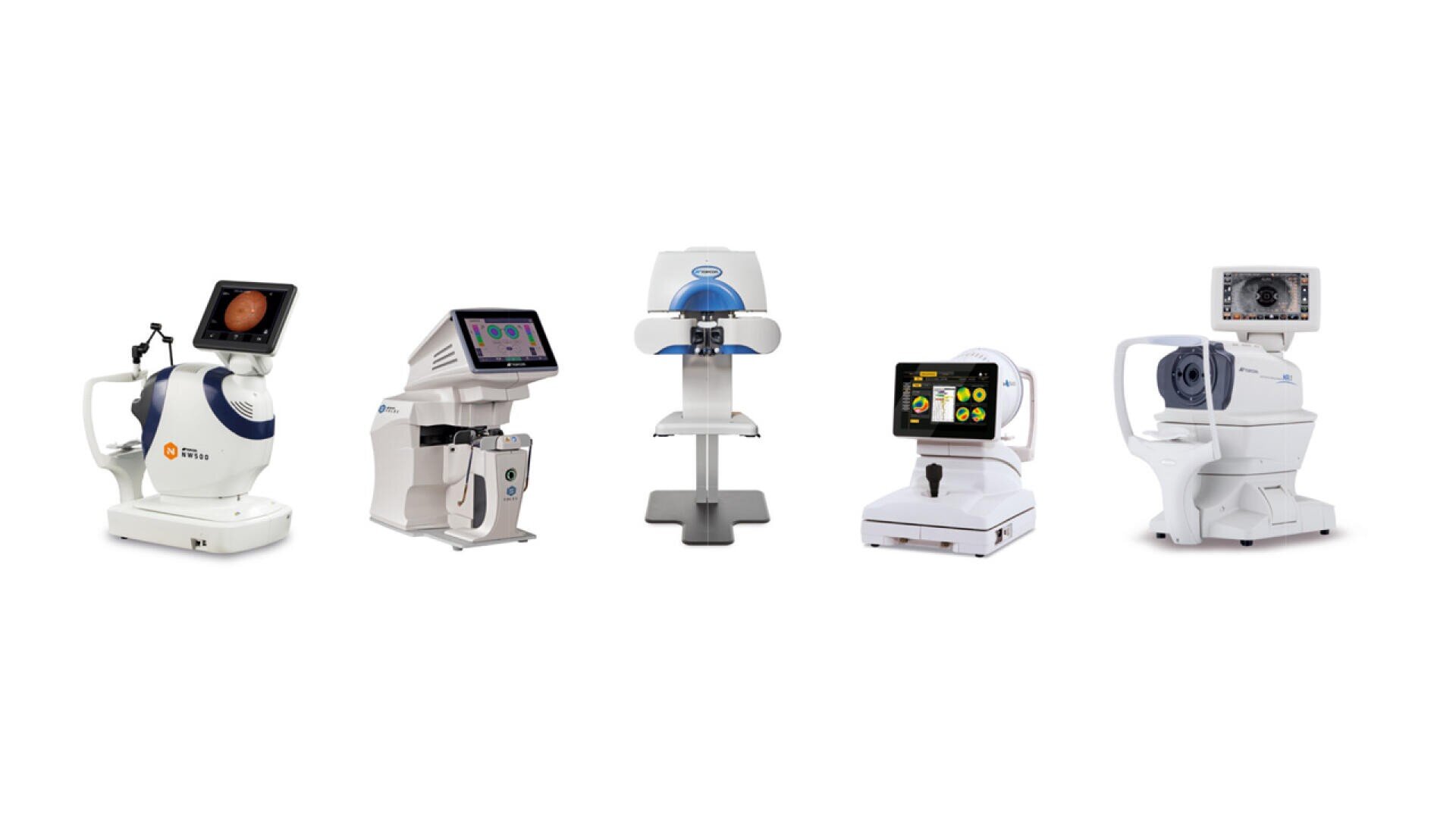 Fünf verschiedene ophthalmologische Diagnosegeräte, jeweils mit digitalem Bildschirm und verschiedenen Aufsätzen, sind in einer Reihe auf weißem Hintergrund dargestellt. Diese Geräte werden für Augenuntersuchungen und Sehtests verwendet.