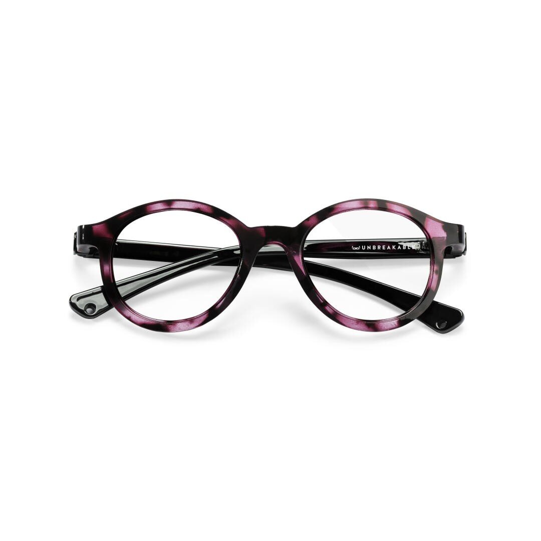 Runde Brille mit lila-schwarz marmoriertem Rahmen vor weißem Hintergrund. Die Bügel sind schwarz, und auf der Innenseite des rechten Bügels befindet sich ein Text.